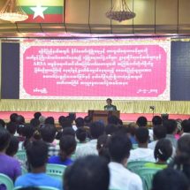 တပ်မတော်ကာကွယ်ရေးဦးစီးချုပ် ဗိုလ်ချုပ်မှူးကြီး မင်းအောင်လှိုင် ရခိုင်ပြည်နယ်အတွင်း နိုင်ငံတော်လုံခြုံရေးနှင့် ကာကွယ်ရေးတာဝန်များကို သက်စွန့်ကြိုးပမ်း ထမ်းဆောင်နေသည့် လုံခြုံရေးတပ်ဖွဲ့ဝင်များ၊ ဌာနဆိုင်ရာဝန်ထမ်းများနှင့် ARSA အစွန်းရောက်ဘင်္ဂါလီ အကြမ်းဖက်သမားများ၏ အကြမ်းဖက်တိုက်ခိုက်မှု ဖြစ်စဉ်များကြောင့် နေရပ်စွန့်ခွာတိမ်းရှောင်နေရသည့် ဒေသခံပြည်သူများအား ထောက်ပံ့ပစ္စည်းပေးအပ်ခြင်းနှင့် နယ်စပ်ခြံစည်းရိုးကာရံရန်အတွက် တတိယအကြိမ် အလှူငွေပေးအပ်ပွဲ အခမ်းအနားသို့ တက်ရောက်