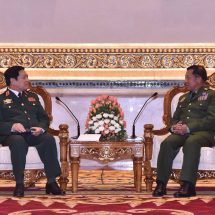 တပ်မတော်ကာကွယ်ရေးဦးစီးချုပ် ဗိုလ်ချုပ်မှူးကြီး မင်းအောင်လှိုင် သည် ဗီယက်နမ်နိုင်ငံ၊ ကာကွယ်ရေးဝန်ကြီး H.E. General Ngo Xuan Lich အား ယနေ့နံနက်ပိုင်းတွင် နေပြည်တော်ရှိ ဇေယျာသီရိဗိမာန်၌ ဂုဏ်ပြုတပ်ဖွဲ့ဖြင့် ကြိုဆို၊ တွေ့ဆုံဆွေးနွေး