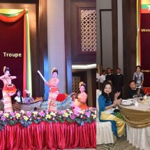 တပ်မတော်ကာကွယ်ရေးဦးစီးချုပ် ဗိုလ်ချုပ်မှူးကြီး မင်းအောင်လှိုင် ဗီယက်နမ် ဆိုရှယ်လစ်သမ္မတနိုင်ငံ၊ ကာကွယ်ရေးဝန်ကြီးအား ဂုဏ်ပြုညစာဖြင့်တည်ခင်းဧည့်ခံ