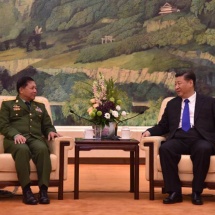 တပ်မတော်ကာကွယ်ရေးဦးစီးချုပ် ဗိုလ်ချုပ်မှူးကြီး မင်းအောင်လှိုင် သည် တရုတ်ပြည်သူ့သမ္မတနိုင်ငံ သမ္မတ Mr. Xi Jinping နှင့် တွေ့ဆုံဆွေးနွေး