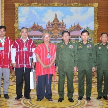 တပ်မတော်ကာကွယ်ရေးဦးစီးချုပ် ဗိုလ်ချုပ်မှူးကြီး မင်းအောင်လှိုင် ကရင်အမျိုးသားအစည်းအရုံး (KNU) ဥက္ကဋ္ဌ စောမူတူးစေးဖိုးနှင့် တွေ့ဆုံဆွေးနွေး