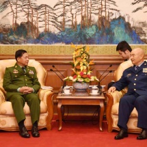 တပ်မတော်ကာကွယ်ရေးဦးစီးချုပ် ဗိုလ်ချုပ်မှူးကြီး မင်းအောင်လှိုင် တရုတ်ပြည်သူ့သမ္မတနိုင်ငံ၊ ဗဟိုစစ်ကော်မရှင် ဒုတိယဥက္ကဋ္ဌ Gen. Xu Qiliang နှင့် တွေ့ဆုံဆွေးနွေး