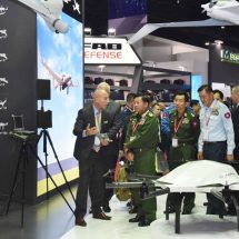 Senior General Min Aung Hlaing continues visit at Defence & Security 2017 for ASEAN countries