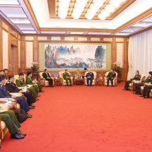 Senior General Min Aung Hlaing meets Chinese Central Military Commission Vice Chairman Gen. Xu Qiliang