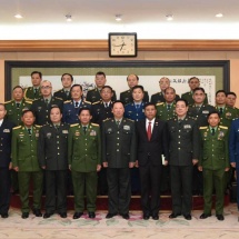 တပ်မတော်ကာကွယ်ရေးဦးစီးချုပ် ဗိုလ်ချုပ်မှူးကြီး မင်းအောင်လှိုင်အား တရုတ် ပြည်သူ့သမ္မတနိုင်ငံ၊ ဗဟိုစစ်ကော်မရှင်အဖွဲ့ဝင်နှင့် ပူးတွဲစစ်ဦးစီးဌာန စစ်ဦးစီးချုပ် Gen. Li Zuocheng ကဂုဏ်ပြုတပ်ဖွဲ့ဖြင့်ကြိုဆို၊ တွေ့ဆုံဆွေးနွေး