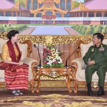 တပ်မတော်ကာကွယ်ရေးဦးစီးချုပ် ဗိုလ်ချုပ်မှူးကြီး မင်းအောင်လှိုင် သည် မြန်မာနိုင်ငံဆိုင်ရာ ကုလသမဂ္ဂဌာနေ ညှိနှိုင်းရေးမှူး Ms. Renata Dessallien ဦးဆောင်သော ကိုယ်စားလှယ်အဖွဲ့အား လက်ခံတွေ့ဆုံ