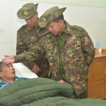 တပ်မတော်ကာကွယ်ရေးဦးစီးချုပ် ဗိုလ်ချုပ်မှူးကြီး မင်းအောင်လှိုင် ပြင်ဦးလွင်မြို့ရှိ တပ်မတော်ဆေးရုံတွင် တက်ရောက်ကုသမှု ခံယူလျက်ရှိသည့် အရာရှိ၊ စစ်သည်များအားတွေ့ဆုံအားပေး