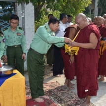 တပ်မတော်ကာကွယ်ရေးဦးစီးချုပ် ဗိုလ်ချုပ်မှူးကြီး မင်းအောင်လှိုင် တပ်မတော်(ကြည်း၊ရေ၊လေ)မိသားစုများနှင့် အလှူရှင်များစုပေါင်းလှူဒါန်းသည့် မန္တလေးမြို့၊ ချမ်းအေးသာစံမြို့နယ်ရှိ မဟာဝိဇိတာရုံပရိယတ္တိစာသင်တိုက်၏ အရှေ့ဘက်မုခ်ဦးနှင့် တံတိုင်း(၂၁၈)ခန်း ရေစက်ချအလှူမင်္ဂလာအခမ်းအနားသို့ တက်ရောက်