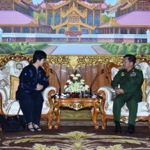 တပ်မတော်ကာကွယ်ရေးဦးစီးချုပ် ဗိုလ်ချုပ်မှူးကြီး မင်းအောင်လှိုင် မြန်မာနိုင်ငံဆိုင်ရာ စင်ကာပူနိုင်ငံသံအမတ်ကြီးအဖြစ်ခန့်အပ်ခြင်းခံရသည့် Ms. Vanessa Chan Yuen Ying အား လက်ခံတွေ့ဆုံ