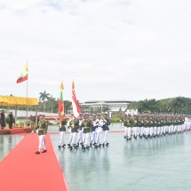 တပ်မတော်ကာကွယ်ရေးဦးစီးချုပ် ဗိုလ်ချုပ်မှူးကြီး မင်းအောင်လှိုင် စင်ကာပူ တပ်မတော်ကာကွယ်ရေး ဦးစီးချုပ် Lt. Gen. Perry Lim အား ဂုဏ်ပြုကြိုဆို၊ တွေ့ဆုံဆွေးနွေး