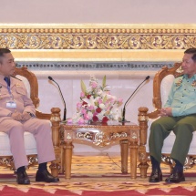 တပ်မတော်ကာကွယ်ရေးဦးစီးချုပ် ဗိုလ်ချုပ်မှူးကြီး မင်းအောင်လှိုင် ထိုင်းဘုရင့် တပ်မတော် ရေတပ်ဦးစီးချုပ် Admiral Naris Phatoomsuwan အား လက်ခံတွေ့ဆုံ