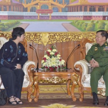 တပ်မတော်ကာကွယ်ရေးဦးစီးချုပ် ဗိုလ်ချုပ်မှူးကြီး မင်းအောင်လှိုင် မြန်မာနိုင်ငံဆိုင်ရာ စင်ကာပူနိုင်ငံသံအမတ်ကြီး Ms. Vanessa Chan Yuen Ying အား လက်ခံတွေ့ဆုံ