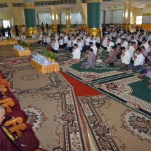 Families of Myanmar Tatmadaw, Royal Thai Armed Forces (Army, Navy and Air) jointly offer rice and alms to 1,000 members of the Sangha on the platform of Uppatasanti Pagoda