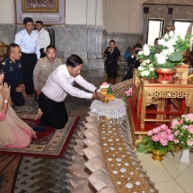 Senior General Min Aung Hlaing pays visit and homage to Sothon Wararam Temple in Bangkok