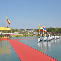 တပ်မတော်ကာကွယ်ရေးဦးစီးချုပ် ဗိုလ်ချုပ်မှူးကြီး မင်းအောင်လှိုင် ထိုင်းဘုရင့်တပ်မတော်ကာကွယ်ရေးဦးစီးချုပ် Gen. Tarnchaiyan Srisuwan ဦးဆောင်သော ကိုယ်စားလှယ်အဖွဲ့အား ဂုဏ်ပြုတပ်ဖွဲ့ဖြင့်ကြိုဆို၊ တွေ့ဆုံဆွေးနွေး