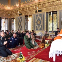 Senior General Min Aung Hlaing pays homage to Sangharaja Sayadaw of Thailand