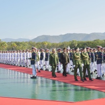 တပ်မတော်ကာကွယ်ရေးဦးစီးချုပ် ဗိုလ်ချုပ်မှူးကြီး မင်းအောင်လှိုင် ထိုင်းဘုရင့်တပ်မတော်ကာကွယ်ရေး ဦးစီးချုပ် Gen. Tarnchaiyan Srisuwan အား ဂုဏ်ပြုကြိုဆို၊ တွေ့ဆုံဆွေးနွေး