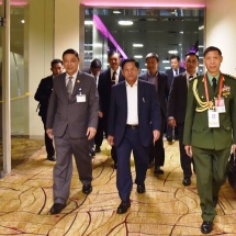 Senior General Min Aung Hlaing arrives in Republic of Singapore