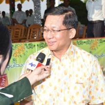 Senior General Min Aung Hlaing and wife Daw Kyu Kyu Hla deliver New Year messages