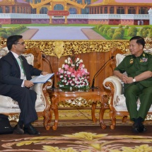 တပ်မတော်ကာကွယ်ရေးဦးစီးချုပ် ဗိုလ်ချုပ်မှူးကြီး မင်းအောင်လှိုင် မြန်မာနိုင်ငံဆိုင်ရာ အိန္ဒိယနိုင်ငံသံအမတ်ကြီး H.E. Mr. Vikram Misri အားလက်ခံတွေ့ဆုံ