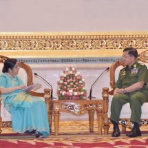 တပ်မတော်ကာကွယ်ရေးဦးစီးချုပ် ဗိုလ်ချုပ်မှူးကြီး မင်းအောင်လှိုင် အိန္ဒိယနိုင်ငံ၊ ပြည်ပရေးရာဝန်ကြီးဌာနဝန်ကြီး H.E. Smt. Sushma Swaraj အား လက်ခံတွေ့ဆုံ