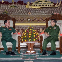 တပ်မတော်ကာကွယ်ရေးဦးစီးချုပ် ဗိုလ်ချုပ်မှူးကြီး မင်းအောင်လှိုင် ဗီယက်နမ်ပြည်သူ့တပ်မတော် အမျိုးသား ကာကွယ်ရေးဝန်ကြီးဌာန ဒုတိယဝန်ကြီး Senior Lieutenant General Tran Don အားလက်ခံတွေ့ဆုံ