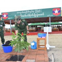 တပ်မတော်ကာကွယ်ရေးဦးစီးချုပ် ဗိုလ်ချုပ်မှူးကြီး မင်းအောင်လှိုင် ၂၀၁၈ ခုနှစ် ပထမအကြိမ် မိုးရာသီသစ်ပင်စိုက်ပျိုးပွဲအခမ်းအနားသို့ တက်ရောက်