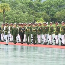 တပ်မတော်ကာကွယ်ရေးဦးစီးချုပ် ဗိုလ်ချုပ်မှူးကြီး မင်းအောင်လှိုင် နီပေါတပ်မတော်ကြည်းတပ်ဦးစီးချုပ် General Rajendra Chhetri အား နေပြည်တော်ရှိ ဇေယျာသီရိဗိမာန်ရှေ့၌ ဂုဏ်ပြုတပ်ဖွဲ့ဖြင့်ကြိုဆို