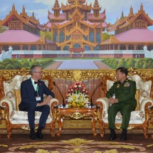တပ်မတော်ကာကွယ်ရေးဦးစီးချုပ် ဗိုလ်ချုပ်မှူးကြီး မင်းအောင်လှိုင် မြန်မာနိုင်ငံဆိုင်ရာ ဆွစ်ဇာလန်နိုင်ငံသံအမတ်ကြီး H.E. Mr. Paul R. Seger အား လက်ခံတွေ့ဆုံ