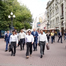 Senior General Min Aung Hlaing and party arrive in Russian Federation, visit Moscow Town
