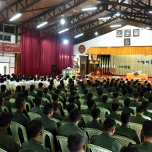 Senior General Min Aung Hlaing delivers speech in meeting with officers, other ranks and families from Taunggyi Station