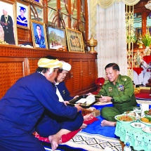 Commander-in-Chief of Defence Services Senior General Min Aung Hlaing receives Patron of people’s militia (transformed) (local) of Pa-O Peace Group (PNO) U Aung Hkam Hti and ethnic leaders in Kayah State, explains the peace process 