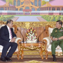 Senior General Min Aung Hlaing receives outgoing Thai ambassador 