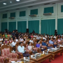 တပ်မတော်ကာကွယ်ရေးဦးစီးချုပ် ဗိုလ်ချုပ်မှူးကြီး မင်းအောင်လှိုင် ကာကွယ်ရေး ဦးစီးချုပ်ရုံး(ကြည်း) ပြည်သူ့ဆက်ဆံရေးနှင့်စိတ်ဓာတ်စစ်ဆင်ရေးညွှန်ကြားရေးမှူးရုံး ၏(၁၇)ကြိမ်မြောက် တပ်ဖွဲ့တွင်း အဆို၊ အက၊ အရေး၊ အတီး၊ အငြိမ့်၊ ပြဇာတ်နှင့် မျက်လှည့်ပြိုင်ပွဲ ဆဋ္ဌမနေ့ယှဉ်ပြိုင်နေမှုများအား တက်ရောက်ကြည့်ရှုအားပေး