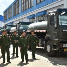 တပ်မတော်ကာကွယ်ရေးဦးစီးချုပ် ဗိုလ်ချုပ်မှူးကြီး မင်းအောင်လှိုင် တပ်မတော်အကြီးစားစက်ရုံ (ရန်ကုန်)သို့ သွားရောက်ကြည့်ရှုစစ်ဆေး