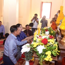 Senior General Min Aung Hlaing and goodwill delegation visit Wat Ong Teu Monastery in Vientiane, Laos
