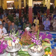 Senior General Min Aung Hlaing attends ceremony to convey Buddha Images of Phaungdaw Oo Pagoda in Inlay to Ahtaditha Dhamma Wihaya Monastery in Nyaungshwe and Inlay Traditional Boat Race 