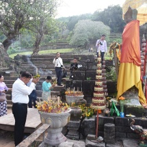တပ်မတော်ကာကွယ်ရေးဦးစီးချုပ် ဗိုလ်ချုပ်မှူးကြီး မင်းအောင်လှိုင်ဦးဆောင်သည့် မြန်မာ့တပ်မတော် ချစ်ကြည်ရေးကိုယ်စားလှယ်အဖွဲ့ လာအိုနိုင်ငံ၊ ချန်ပါဆပ် ပြည်နယ်ရှိ ရှေးဟောင်းသမိုင်းဝင် Wat Phu ဘုရားကျောင်းသို့သွားရောက်ကြည့်ရှု လေ့လာ