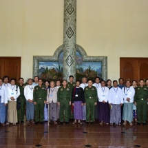 တပ်မတော်ကာကွယ်ရေးဦးစီးချုပ် ဗိုလ်ချုပ်မှူးကြီး မင်းအောင်လှိုင် မြန်မာနိုင်ငံ သတင်းမီဒီယာကောင်စီဥက္ကဋ္ဌ ဦးအုန်းကြိုင်ဦးဆောင်သည့်အဖွဲ့ဝင်များနှင့် သတင်းမီဒီယာများအားတွေ့ဆုံ၊ “တပ်မတော်ကာကွယ်ရေး ဦးစီးချုပ်ရုံး၏ ပစ်ခတ်တိုက်ခိုက်မှုရပ်စဲရေးနှင့် ထာဝရငြိမ်းချမ်းရေးအတွက် ထုတ်ပြန်ချက်” ကြေညာ