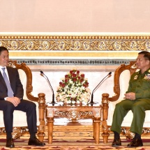 Senior General Min Aung Hlaing receives secretary of Yunnan Province Party Committee