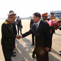 တပ်မတော်ကာကွယ်ရေးဦးစီးချုပ် ဗိုလ်ချုပ်မှူးကြီး မင်းအောင်လှိုင် ဦးဆောင်သည့် မြန်မာ့တပ်မတော်ကိုယ်စားလှယ်အဖွဲ့ လာအိုပြည်သူ့ဒီမိုကရက်တစ်သမ္မတနိုင်ငံမှ ပြန်လည်ရောက်ရှိ၊ ထိုင်းဘုရင့်ရေတပ်ဦးစီးချုပ် Admiral Luechai Ruddit အားလက်ခံတွေ့ဆုံ(ရုပ်သံသတင်း)