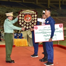 တပ်မတော်ကာကွယ်ရေးဦးစီးချုပ် ဗိုလ်ချုပ်မှူးကြီး မင်းအောင်လှိုင် ဗီယက်နမ်ဆိုရှယ်လစ်သမ္မတနိုင်ငံ ဝန်ကြီးချုပ်၏ အထူးကိုယ်စားလှယ်ဖြစ်သူ ဒုတိယနိုင်ငံခြားရေးဝန်ကြီး H.E Mr Nguyen Quoc Dung အား လက်ခံတွေ့ဆုံ ၊ ၂၀၁၈-၂၀၁၉ ခုနှစ် ၊ တပ်မတော်ကာကွယ်ရေးဦးစီးချုပ်ဖလား(ကြည်း၊ရေ၊လေ) ဘောလုံးပြိုင်ပွဲ ဗိုလ်လုပွဲ နှင့် အားကစားပြိုင်ပွဲ ဆုချီးမြှင့်ခြင်း အခမ်းအနားသို့တက်ရောက် (ရုပ်သံသတင်း)