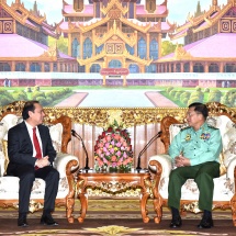 တပ်မတော်ကာကွယ်ရေးဦးစီးချုပ် ဗိုလ်ချုပ်မှူးကြီး မင်းအောင်လှိုင် ဗီယက်နမ်ဆိုရှယ်လစ် သမ္မတနိုင်ငံ၊ ဝန်ကြီးချုပ်၏ အထူးကိုယ်စားလှယ်ဖြစ်သူ ဒုတိယနိုင်ငံခြားရေးဝန်ကြီး H.E. Mr. Nguyen Quoc Dung အားလက်ခံတွေ့ဆုံ 