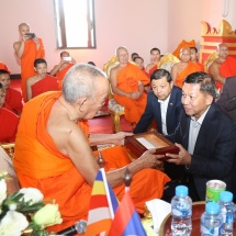 Senior General Min Aung Hlaing meets Minister of National Defence of Laos General Chansamone CHANYALATH 