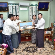 Senior General Min Aung Hlaing pays homage to Layhsu Datpyaw Shwehsandaw Pagoda in Pyay