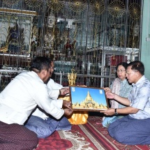 Senior General Min Aung Hlaing visits Shwebontha Muni Pagoda in Pyay on the western bank of Ayeyawady River