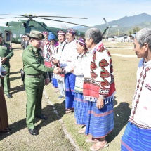 တပ်မတော်ကာကွယ်ရေးဦးစီးချုပ် ဗိုလ်ချုပ်မှူးကြီး မင်းအောင်လှိုင် နောင်မွန်မြို့နှင့် ပူတာအိုခရိုင်ရှိ ရပ်မိရပ်ဖများ၊ ဒေသခံတိုင်းရင်းသားများ၊ ဌာနဆိုင်ရာတာဝန်ရှိသူများနှင့် ပြည်သူ့စစ်ဌာနေအဖွဲ့ဝင် များအား ရင်းရင်းနှီးနှီးတွေ့ဆုံ၊ မဂွေဇ-ခေါင်လန်ဖူး လမ်းပိုင်းဖောက်လုပ်ပြီးစီးမှု အခြေအနေများအား ကြည့်ရှု