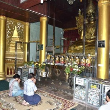 တပ်မတော်ကာကွယ်ရေးဦးစီးချုပ် ဗိုလ်ချုပ်မှူးကြီး မင်းအောင်လှိုင် အမှတ်(၁၇) အကြီးစားစက်ရုံ(မလွန်)သို့ သွားရောက်ကြည့်ရှု၊   ပြည်မြို့ ဧရာဝတီမြစ်အနောက်ဘက်ကမ်းရှိ ရွှေဘုံသာမုနိစေတီတော်မြတ်ကြီးအား သွားရောက်ဖူးမျှော်ကြည်ညို(ရုပ်သံသတင်း)