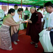 တပ်မတော်ကာကွယ်ရေးဦးစီးချုပ် ဗိုလ်ချုပ်မှူးကြီး မင်းအောင်လှိုင်နှင့်ဇနီး ပါမောက္ခချုပ်ဆရာတော် ဒေါက်တာ ဘဒ္ဒန ္တနန္ဒမာလာဘိဝံသ မထေရ်မြတ်ကြီး၏ (၇၉) နှစ်ပြည့် မွေးနေ့အမှတ်တရ ဂုဏပူဇာ ဝိဇာတကုသိုလ်မင်္ဂလာနှင့် သံဃာ့ဒါန ဆွမ်းဆန်စိမ်းလောင်းလှူပွဲသို့ တက်ရောက်လှူဒါန်း