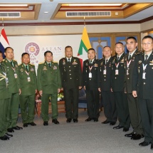 (၁၆)ကြိမ်မြောက် အာဆီယံတပ်မတော်ကာကွယ်ရေးဦးစီးချုပ်များအစည်းအဝေး (16th ACDFM) တက်ရောက်ရန်အတွက် တပ်မတော်ကာကွယ်ရေးဦးစီးချုပ် ဗိုလ်ချုပ်မှူးကြီး မင်းအောင်လှိုင် ဦးဆောင်သည့် မြန်မာ့တပ်မတော်ကိုယ်စားလှယ်အဖွဲ့ထွက်ခွာ၊ ထိုင်းဘုရင့်တပ်မတော် ကာကွယ်ရေးဦးစီးချုပ်က တည်ခင်းဧည့်ခံသည့်ကြိုဆိုဂုဏ်ပြုညစာစားပွဲသို့တက်ရောက်